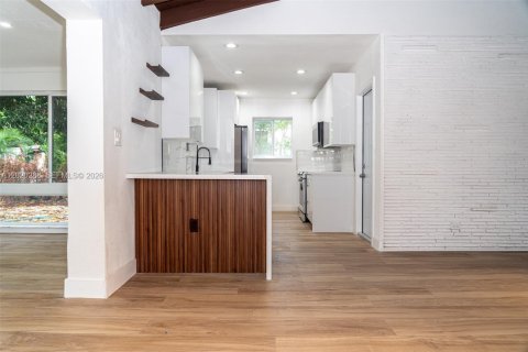 Casa en alquiler en Miami Shores, Florida, 3 dormitorios, 146.23 m2 № 2084980 - foto 14