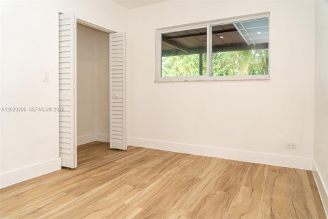 Casa en alquiler en Miami Shores, Florida, 3 dormitorios, 146.23 m2 № 2084980 - foto 30