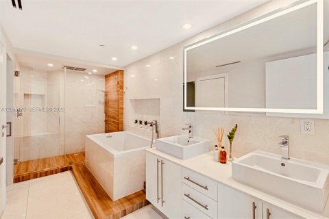 Купить кондоминиум в Майами, Флорида 2 спальни, 157.93м2, № 2145677 - фото 18