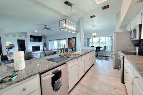 House in Punta Gorda, Florida 2 bedrooms, 110.65 sq.m. № 1901121 - photo 13