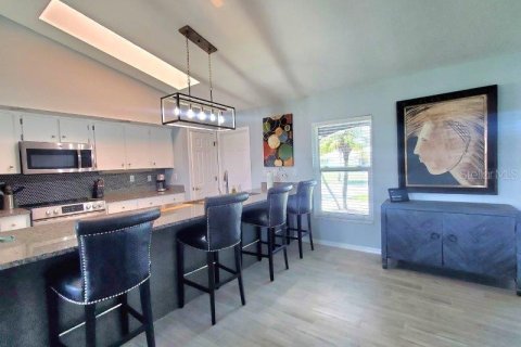 House in Punta Gorda, Florida 2 bedrooms, 110.65 sq.m. № 1901121 - photo 8