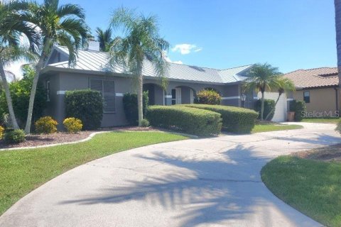 House in Punta Gorda, Florida 2 bedrooms, 110.65 sq.m. № 1901121 - photo 1