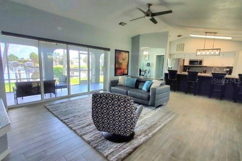 House in Punta Gorda, Florida 2 bedrooms, 110.65 sq.m. № 1901121 - photo 15