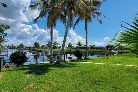 House in Punta Gorda, Florida 2 bedrooms, 110.65 sq.m. № 1901121 - photo 4
