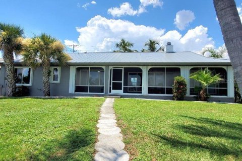 House in Punta Gorda, Florida 2 bedrooms, 110.65 sq.m. № 1901121 - photo 5