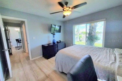 House in Punta Gorda, Florida 2 bedrooms, 110.65 sq.m. № 1901121 - photo 25