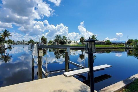House in Punta Gorda, Florida 2 bedrooms, 110.65 sq.m. № 1901121 - photo 3