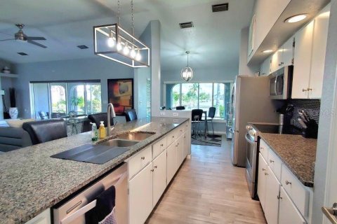 House in Punta Gorda, Florida 2 bedrooms, 110.65 sq.m. № 1901121 - photo 10