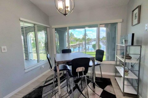 House in Punta Gorda, Florida 2 bedrooms, 110.65 sq.m. № 1901121 - photo 12