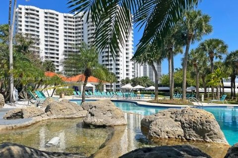 Copropriété à vendre à Aventura, Floride: 2 chambres, 98.66 m2 № 2022228 - photo 3