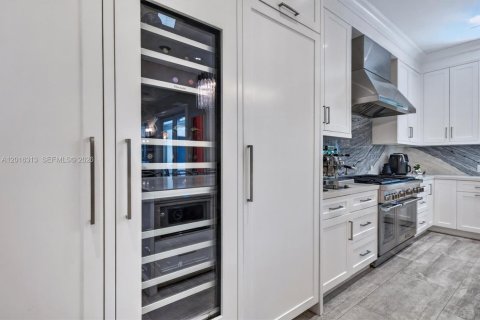 House in Coral Gables, Florida 3 bedrooms, 252.79 sq.m. № 2168566 - photo 29