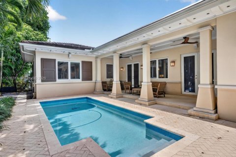 House in Coral Gables, Florida 3 bedrooms, 252.79 sq.m. № 2168566 - photo 30
