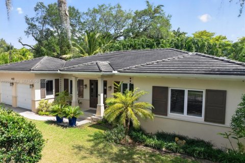 House in Coral Gables, Florida 3 bedrooms, 252.79 sq.m. № 2168566 - photo 1