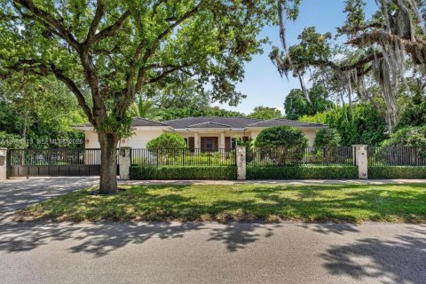 House in Coral Gables, Florida 3 bedrooms, 252.79 sq.m. № 2168566 - photo 5