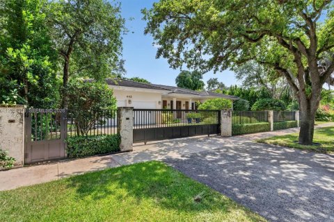 House in Coral Gables, Florida 3 bedrooms, 252.79 sq.m. № 2168566 - photo 4