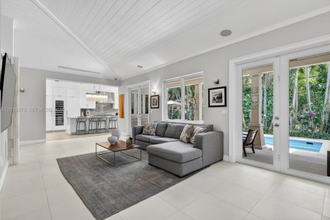 House in Coral Gables, Florida 3 bedrooms, 252.79 sq.m. № 2168566 - photo 19