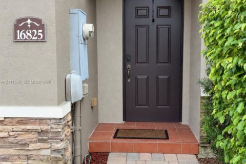 Townhouse in Miami Gardens, Florida 3 bedrooms, 104.33 sq.m. № 2428439