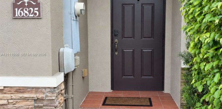 Townhouse in Miami Gardens, Florida 3 bedrooms, 104.33 sq.m. № 2428439