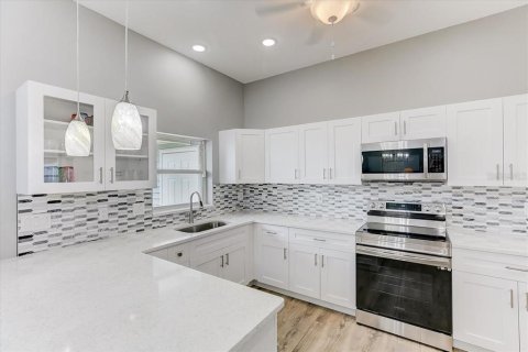 Copropriété à vendre à Bradenton, Floride: 5 chambres, 395.76 m2 № 2290975 - photo 12
