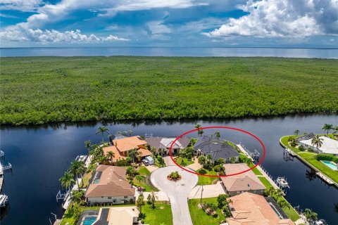House in Punta Gorda, Florida 3 bedrooms, 294.5 sq.m. № 1913740 - photo 21