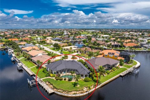 House in Punta Gorda, Florida 3 bedrooms, 294.5 sq.m. № 1913740 - photo 25