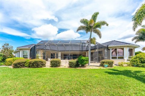 House in Punta Gorda, Florida 3 bedrooms, 294.5 sq.m. № 1913740 - photo 8