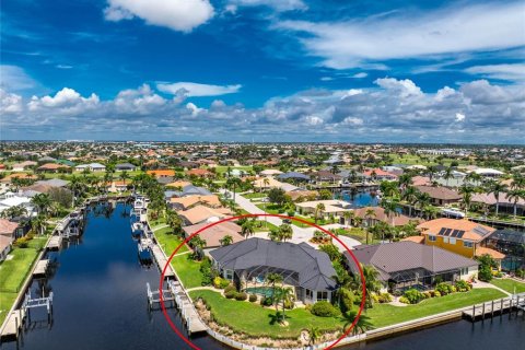 House in Punta Gorda, Florida 3 bedrooms, 294.5 sq.m. № 1913740 - photo 26