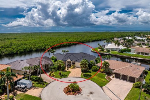 House in Punta Gorda, Florida 3 bedrooms, 294.5 sq.m. № 1913740 - photo 19