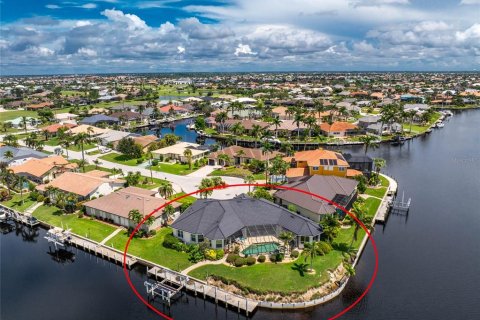 House in Punta Gorda, Florida 3 bedrooms, 294.5 sq.m. № 1913740 - photo 24