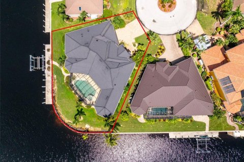 House in Punta Gorda, Florida 3 bedrooms, 294.5 sq.m. № 1913740 - photo 30