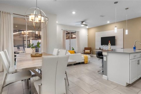 Touwnhouse à vendre à Kissimmee, Floride: 4 chambres, 177.81 m2 № 2322459 - photo 4