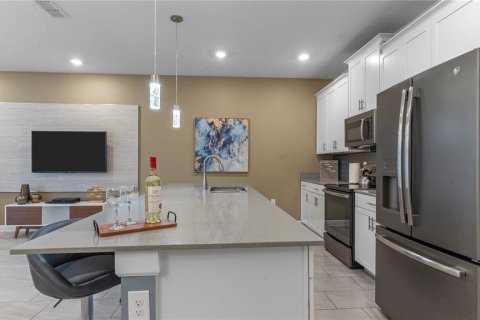 Touwnhouse à vendre à Kissimmee, Floride: 4 chambres, 177.81 m2 № 2322459 - photo 11