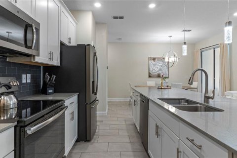 Touwnhouse à vendre à Kissimmee, Floride: 4 chambres, 177.81 m2 № 2322459 - photo 9