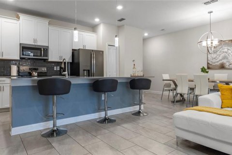 Touwnhouse à vendre à Kissimmee, Floride: 4 chambres, 177.81 m2 № 2322459 - photo 8
