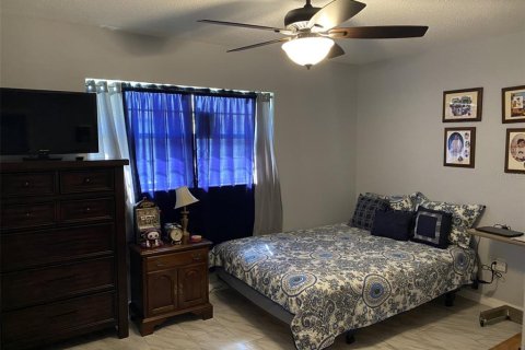Condo in DeLand, Florida, 2 bedrooms  № 817429 - photo 8