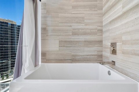 Купить кондоминиум в Майами, Флорида 2 спальни, 94.02м2, № 1645817 - фото 18