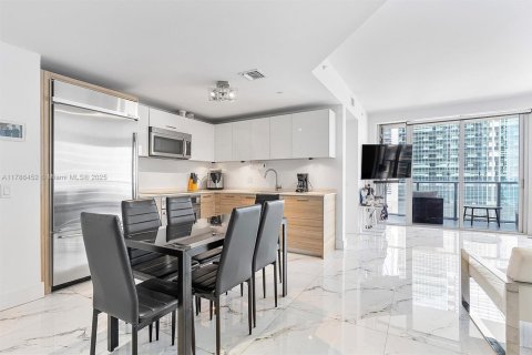 Купить кондоминиум в Майами, Флорида 2 спальни, 94.02м2, № 1645817 - фото 5