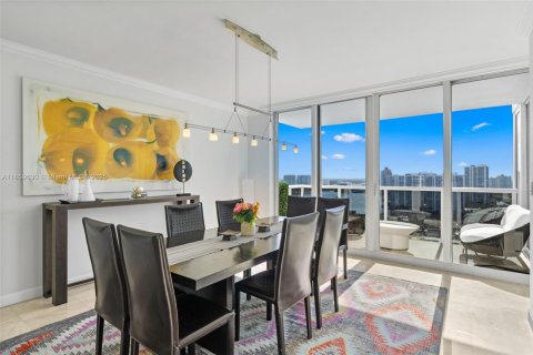 Condo in Sunny Isles Beach, Florida, 3 bedrooms  № 1892881 - photo 10