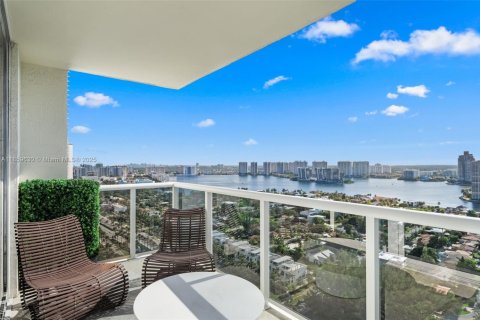 Condo in Sunny Isles Beach, Florida, 3 bedrooms  № 1892881 - photo 16