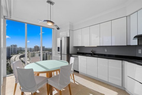 Condo in Sunny Isles Beach, Florida, 3 bedrooms  № 1892881 - photo 12