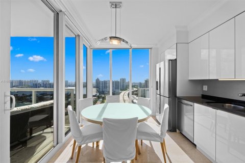 Condo in Sunny Isles Beach, Florida, 3 bedrooms  № 1892881 - photo 13