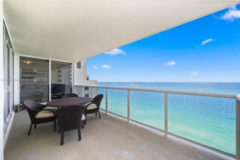 Condo in Sunny Isles Beach, Florida, 3 bedrooms  № 1892881 - photo 8