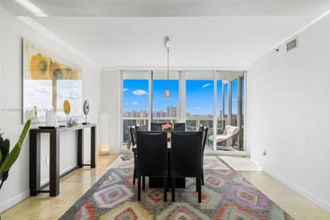 Condo in Sunny Isles Beach, Florida, 3 bedrooms  № 1892881 - photo 9