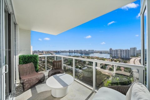 Condo in Sunny Isles Beach, Florida, 3 bedrooms  № 1892881 - photo 15