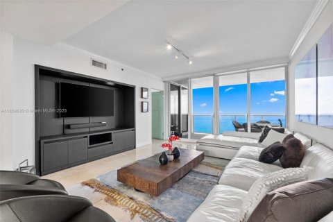 Condo in Sunny Isles Beach, Florida, 3 bedrooms  № 1892881 - photo 2