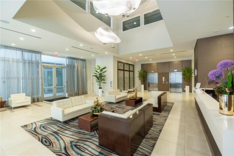 Condominio en Doral, Florida, 2 dormitorios  № 2044683