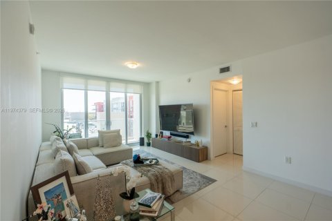 Condo in Doral, Florida, 2 bedrooms  № 2044683 - photo 8