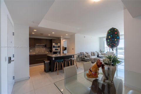 Condo in Doral, Florida, 2 bedrooms  № 2044683 - photo 6