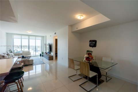 Condo in Doral, Florida, 2 bedrooms  № 2044683 - photo 7