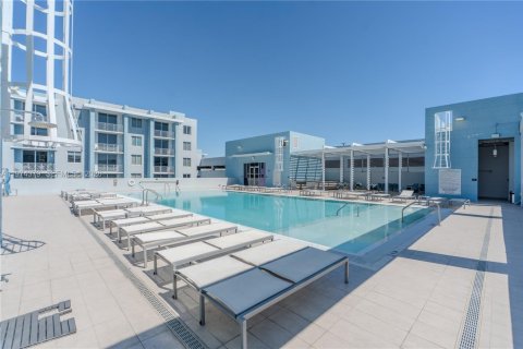 Condo in Doral, Florida, 2 bedrooms  № 2044683 - photo 2